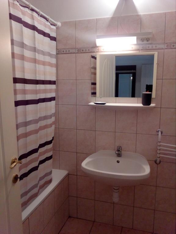 Gobe Apartman Hajduszoboszlo Bagian luar foto