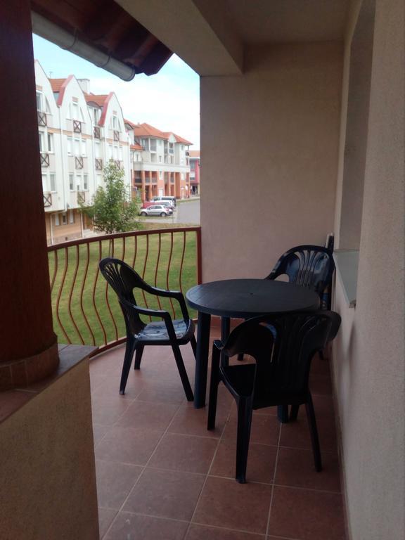 Gobe Apartman Hajduszoboszlo Bagian luar foto