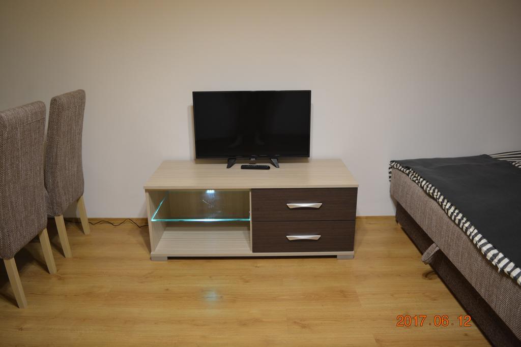 Gobe Apartman Hajduszoboszlo Bagian luar foto