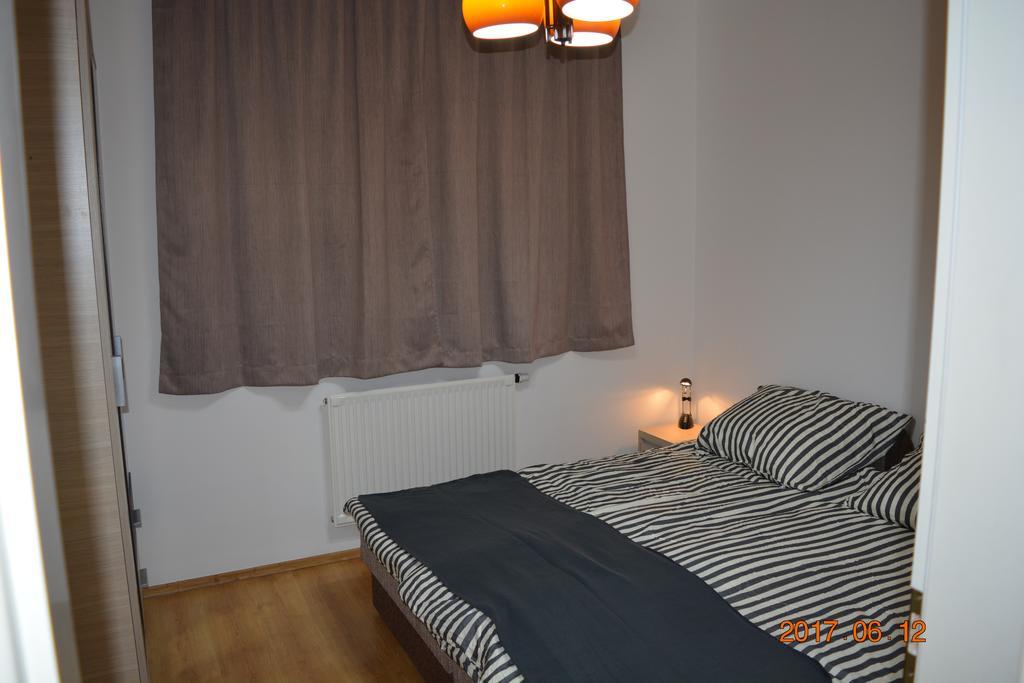 Gobe Apartman Hajduszoboszlo Bagian luar foto