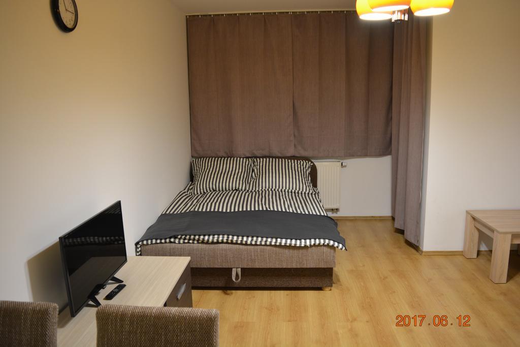 Gobe Apartman Hajduszoboszlo Bagian luar foto
