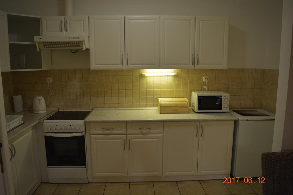Gobe Apartman Hajduszoboszlo Bagian luar foto