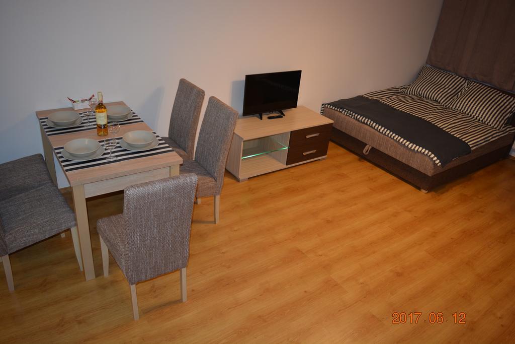 Gobe Apartman Hajduszoboszlo Bagian luar foto